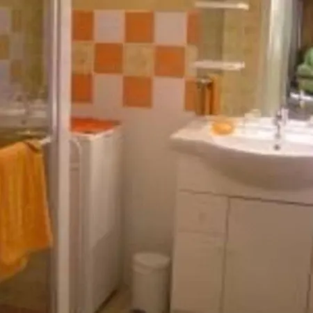 Champêtre Avec Piscine Chauffée, Cheminée, Et Terrasse En Plein Sud - Fr-1-410-131 *