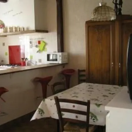 Champetre Avec Piscine Chauffee, Cheminee, Et Terrasse En Plein Sud - Fr-1-410-131