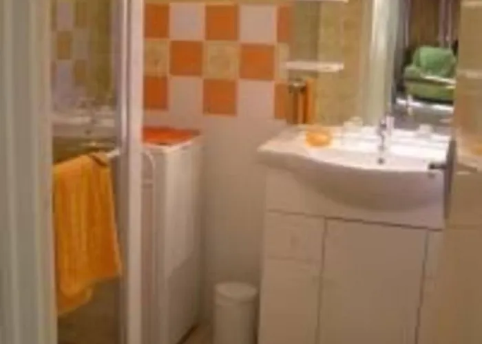 Champêtre Avec Piscine Chauffée, Cheminée, Et Terrasse En Plein Sud - Fr-1-410-131 *