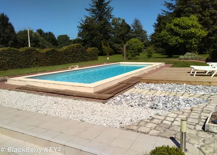 Champêtre Avec Piscine Chauffée, Cheminée, Et Terrasse En Plein Sud - Fr-1-410-131 Hébergement de vacances *